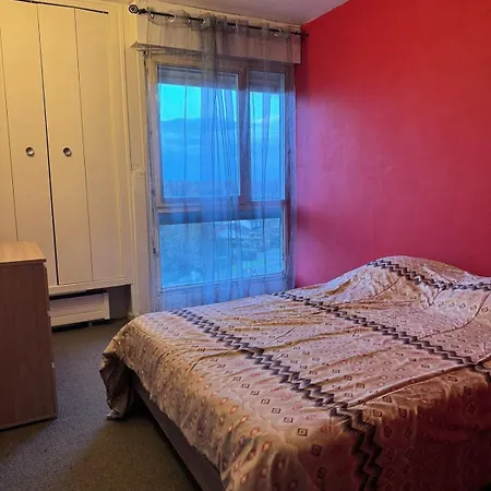 Great Quiet Neighborhood Apartment