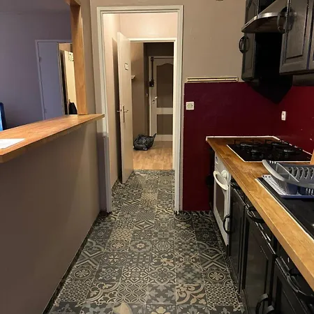 Great Quiet Neighborhood Apartment Elancourt
